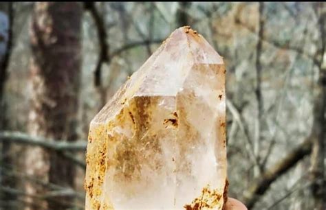 How To Identify Quartz Crystals Like A Graduate Gemologist