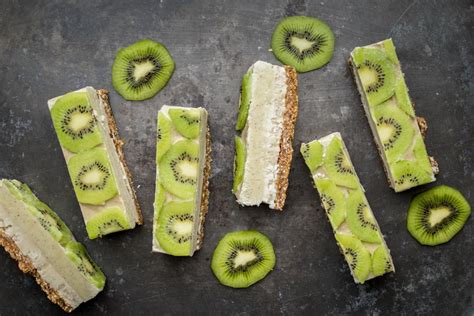 Vegane Rohkost Schnitten Mit Kiwi Und Zitrone Rezepte Fooby Ch