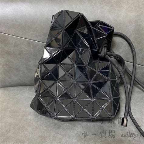 二手精品 三宅一生 Issey Miyake Baobao 小福袋 抽繩 水桶包 肩背包 斜挎包 亮面黑色 免運 蝦皮購物