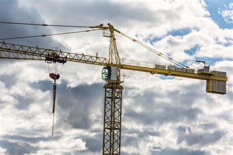 Log Cabin Crane Stock Image Image Of Crane Residence 643379