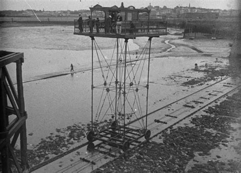 L étonnant pont roulant de Saint Malo devenait il y a 100 ans le pont