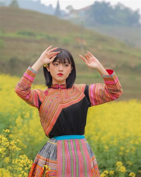 Vẻ đẹp trong trẻo của 3 cô gái được dân mạng tặng danh hiệu hot girl