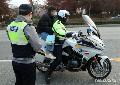 2022수능 경찰 전국서 185건 수험생 긴급수송수험표 찾고·시계 대여까지 네이트 뉴스