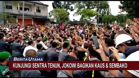 Momen Jokowi Bagi Bagi Kaus Dan Sembako Untuk Warga Saat Kunjungi