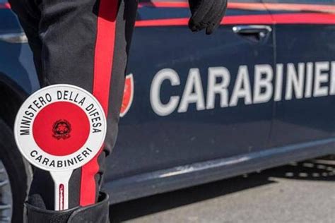 Accoltellata Dal Marito Nel Parcheggio Di Un Supermercato Enne In