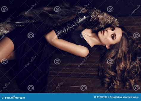 Woman With Dark Hair In Luxurious Fur Coat And Leather Gloves Stock Image Image Of Beauty