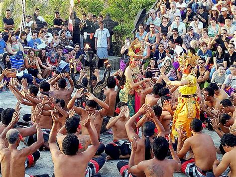 Tari Kecak : Gerakan Sederhana Nan Memukau | Rizki Bali Tour