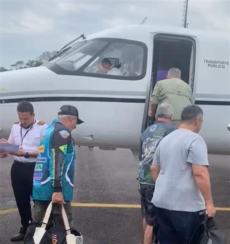 Vídeo mostra turistas entrando na aeronave momentos antes de cair em