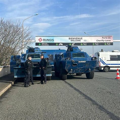 Agriculteurs En Col Re Policiers Et Gendarmes Mobilis S Paris