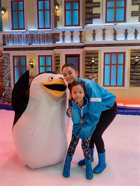 Phạm Quỳnh Anh khoe ảnh diện bikini bên con gái dân tình chú ý vào điểm đặc biệt