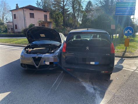 Schianto Tra Due Auto Sotto Il Viadotto Ragazzi Del 99