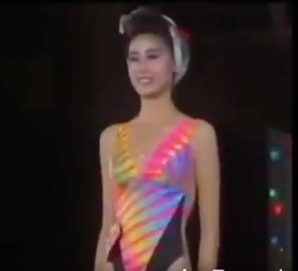 Hà Kiều Anh bất ngờ đào lại clip trình diễn bikini nóng bỏng năm trước khiến dân tình dậy