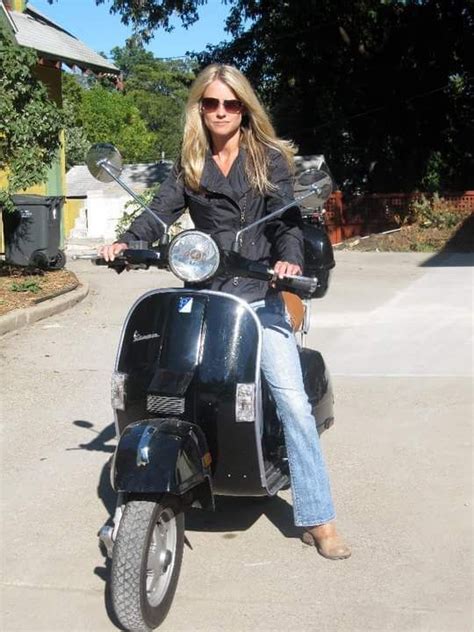 Pin By Fidèle Rabenjamina On Guêpe Vespa Girl Scooter Girl Vespa Vintage