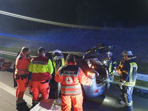 Reifenschaden führt zu Unfall auf der BAB 8 Freiwillige Feuerwehr