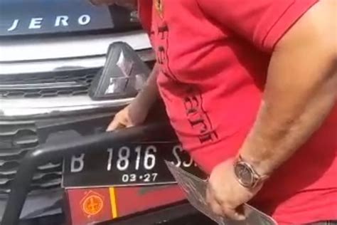 Foto Pajero Pakai Pelat Dinas Tni Palsu Polisi Beri Tilang Manual