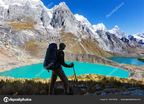 Hiking scene in Cordillera mountains Stock Photo by ©kamchatka 164078836