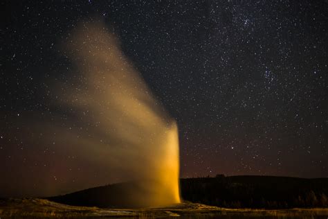 Old Faithful at Yellowstone National Park [OC] [4896x3264] : r/EarthPorn