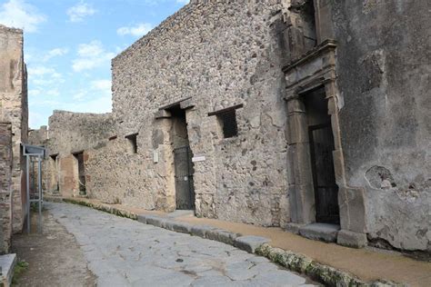 Vii Pompeii December Entrance Doorway In Centre On East