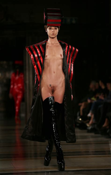 Naked Model Walks Runway Exquisite Slave