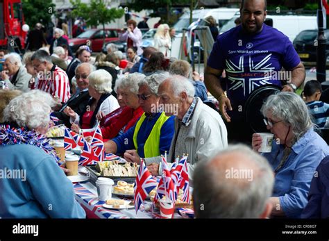 Diamond Jubilee of Queen Elizabeth II Stock Photo - Alamy