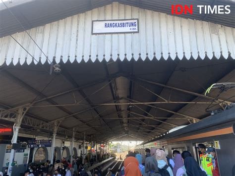 Atap Stasiun Rangkasbitung Peninggalan Belanda Dibongkar