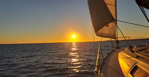 Lissabon Zeiltocht Bij Zonsondergang Op De Rivier De Taag Getyourguide