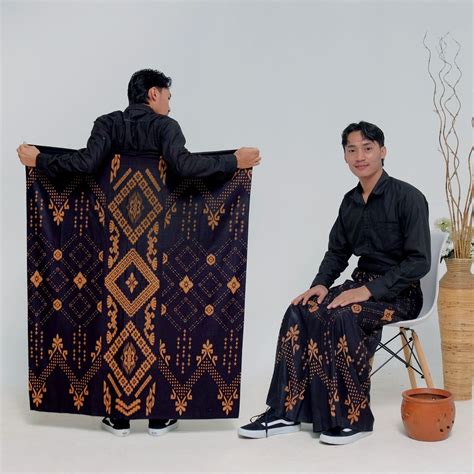 Sarung Palekat Hitam Balimon Sarung Batik Motif Wadimor Cabut Print