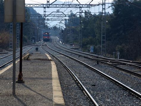 Interrompuda la circulació ferroviària de les línies R11 i RG1 entre