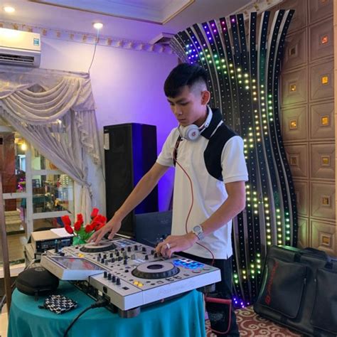 Stream Nst Happy Birthdayminh ĐẸpzai By Hoàng Minh Listen Online For