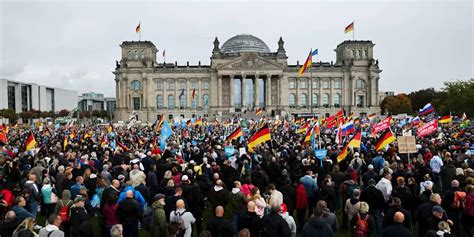 AfD Demo Und Gegendemos In Berlin Russland Flaggen Und Nazi Slogans