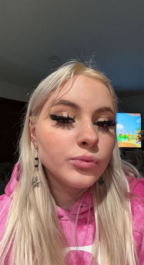 5 Hot Sexy Daryna Popach Bikini Pics