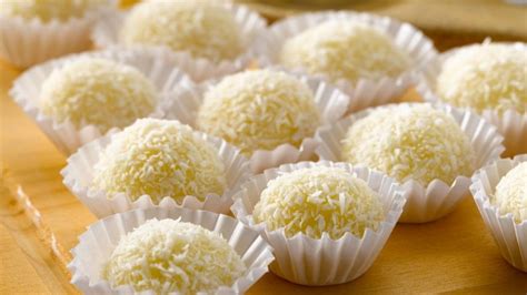 Una delicia prepara unos prácticos brigadeiros de coco con 4