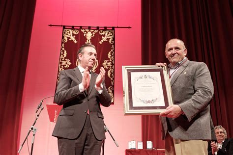 El Ayuntamiento De Aracena Recupera El Acto De Entrega De Las Medallas