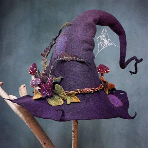 Visualizar Tu Aliado Mágico Según Tu Mes de Nacimiento Felt witch