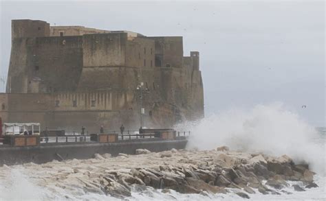 Allerta Meteo Della Protezione Civile In Campania Stop All Estate Di