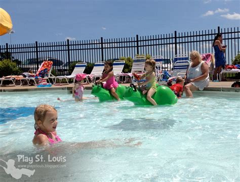 Play St. Louis: Manchester Aquatic Center, Manchester