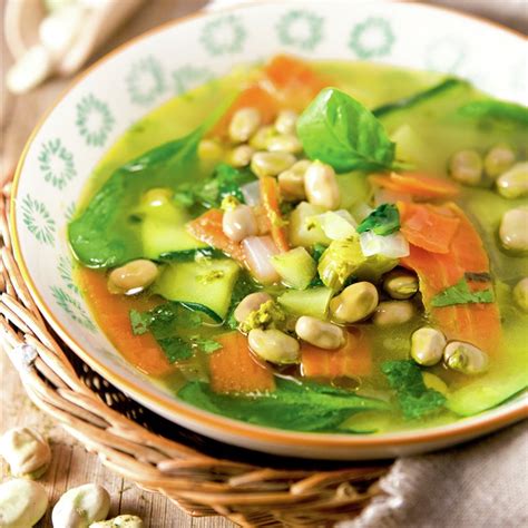 Sopa De Habas Y Verduras Al Pesto