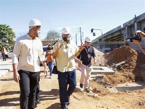 Pessoa Vistoria Obra De Viaduto Da Tabuleta Na Zona Sul De The