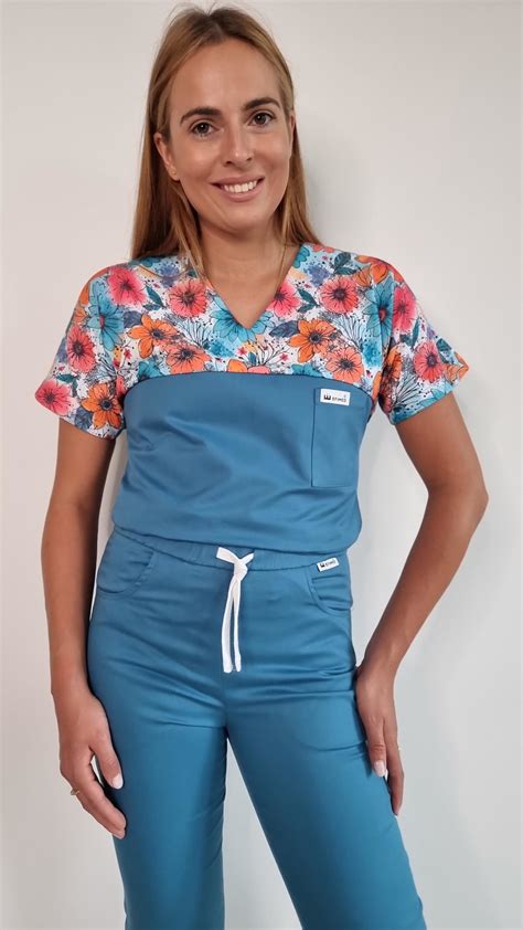 EFIMED Komplet Medyczny Damski SCRUBS Bluza KWIATY MALOWANE Joggery