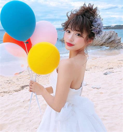 伊藤実祐さんのインスタグラム写真 伊藤実祐instagram 「 🐚🐳🌈🌤🎈💓💐💍🌴🌺👗 最近ウェディングドレス 着せて貰うことがまた多い ♥︎ 結婚も 成人式も 何回した