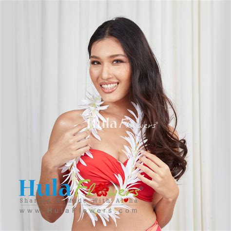 5 Hot Sexy Lily Lei Bikini Pics