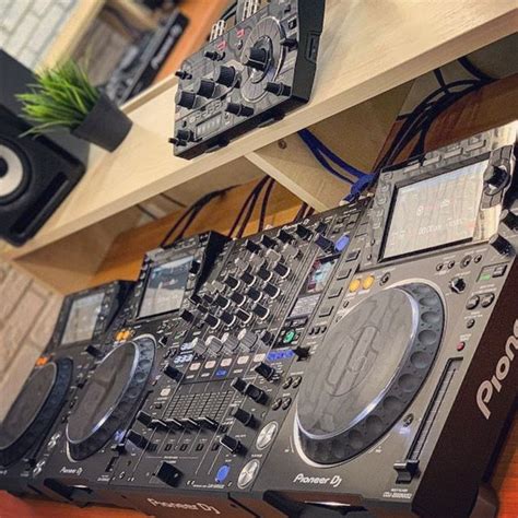 The Best Dj Equipment For Beginners And Pros Dj Equipment Dj Setup