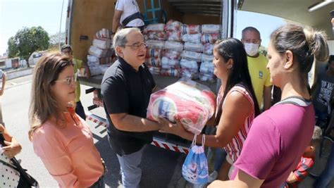 Famílias Da Zona Norte De Natal Que Foram Afetadas Pelas Chuvas Recebem