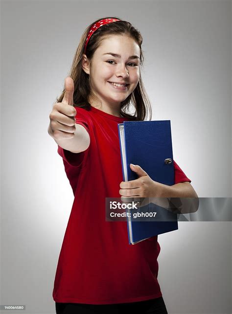 Waktu Sekolah Siswa Memegang Buku Foto Stok Unduh Gambar Sekarang