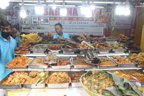 Foto Berburu Santapan Buka Puasa Kuliner Nasi Kapau Pasar Senen