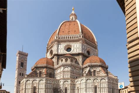 Florencia Entrada al Duomo con la Cúpula de Brunelleschi GetYourGuide