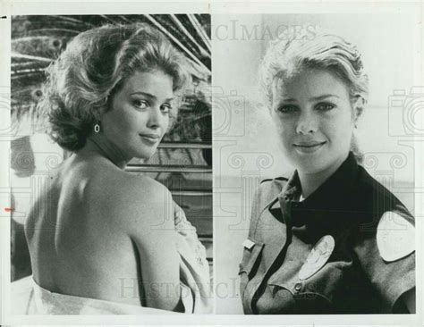 5 Hot Sexy Melody Anderson Bikini Pics
