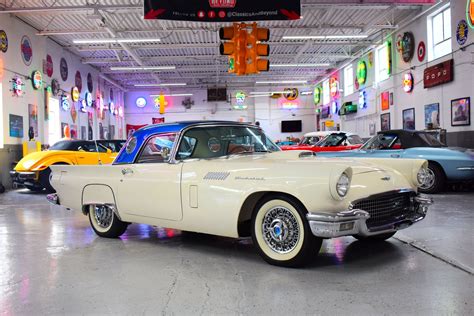 1957 Ford Thunderbird
