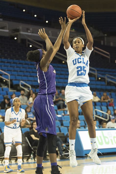 UCLA Womens Basketball Falls Short Against No 3 Notre Dame Daily Bruin