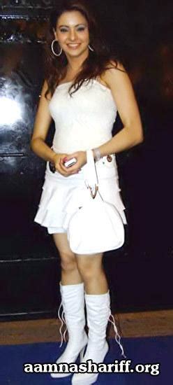 Aamna Shariff Hot And Sexy Photos Veethi